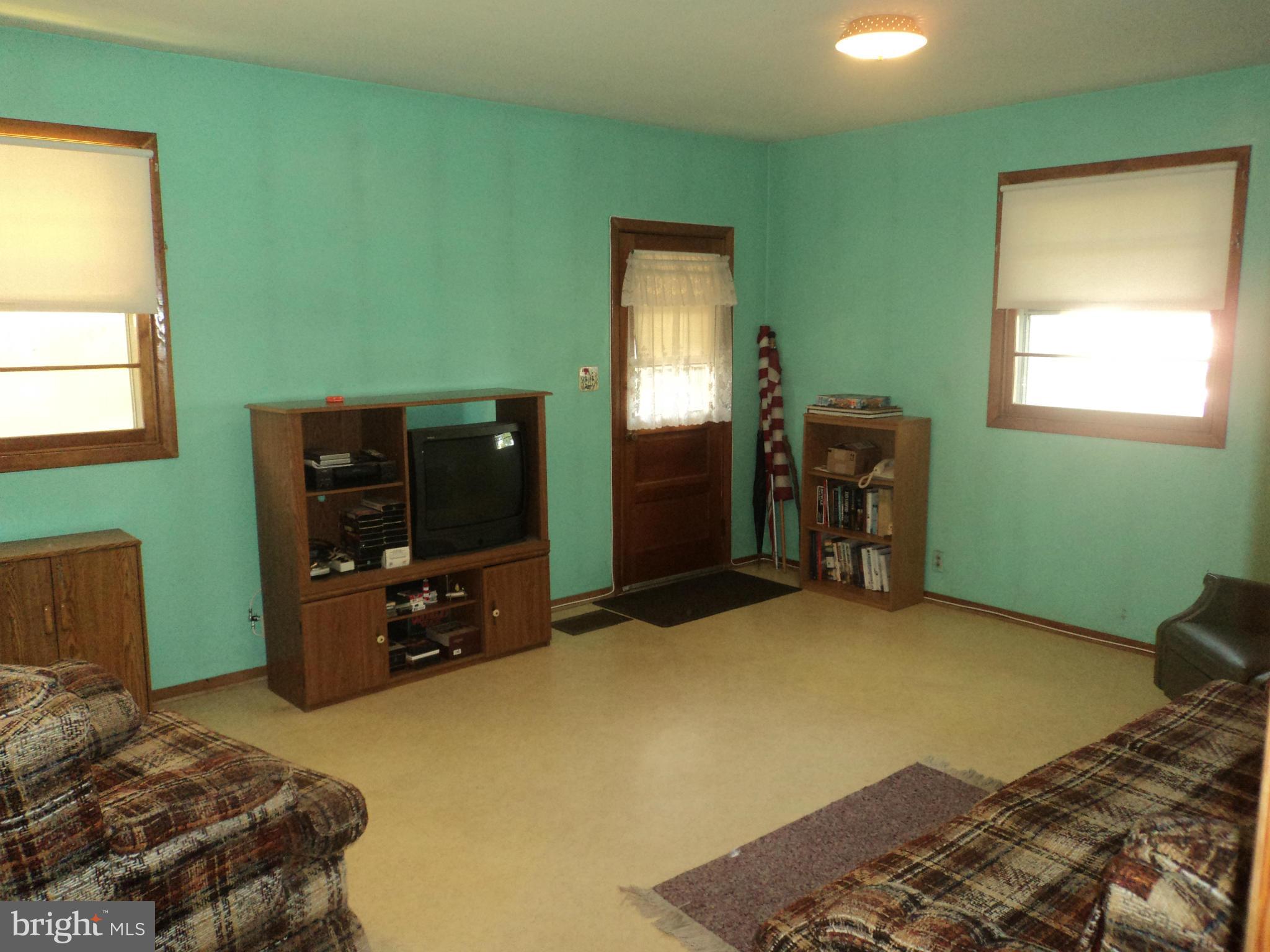 215 Carvel Road Pasadena, MD 21122 - Photo 7 of 13 Family Room
