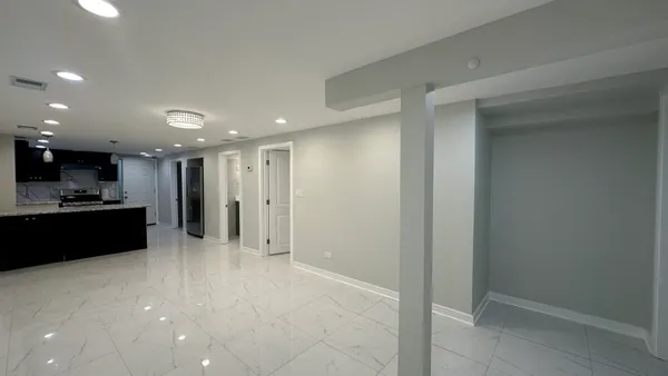 $2,100 | 5405 North Campbell Avenue, Unit G, Chicago, IL 60625