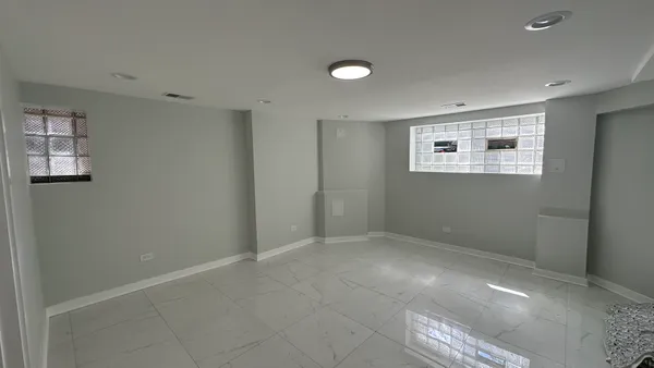 $2,100 | 5405 North Campbell Avenue, Unit G, Chicago, IL 60625