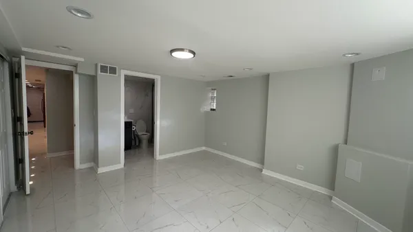 $2,100 | 5405 North Campbell Avenue, Unit G, Chicago, IL 60625