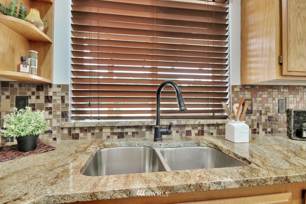 18411 Paulson Street Southwest Rochester, WA 98579 - Photo 10 of 23