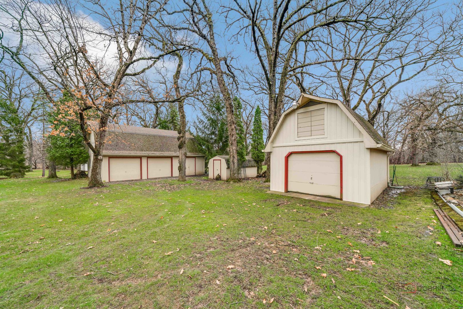 26119 West Levi Waite Road Round Lake, IL 60073 - Photo 2 of 37 Gallery Image 2
