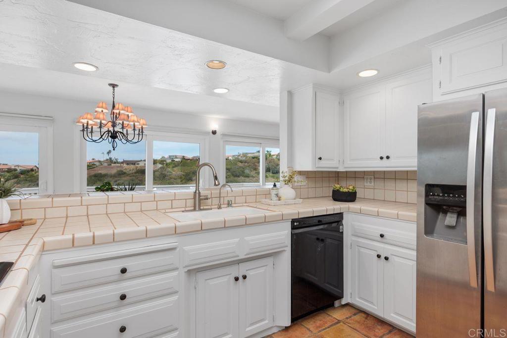 5942 Sagebrush Road La Jolla, CA 92037 - Photo 9 of 25