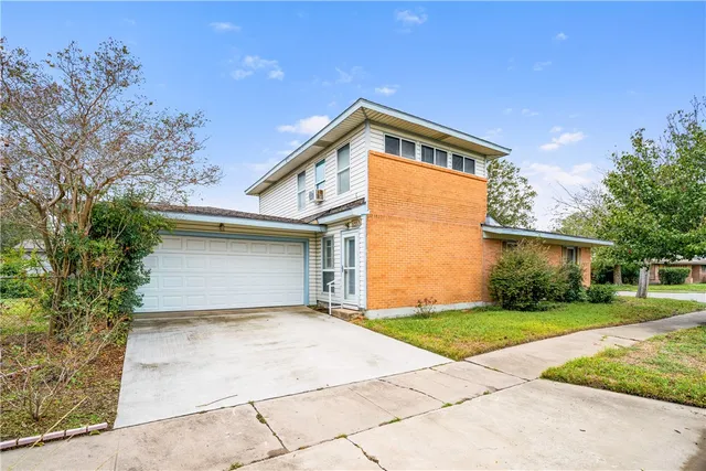 $295,000 | 1402 Casa Linda Drive, Corpus Christi, TX 78411