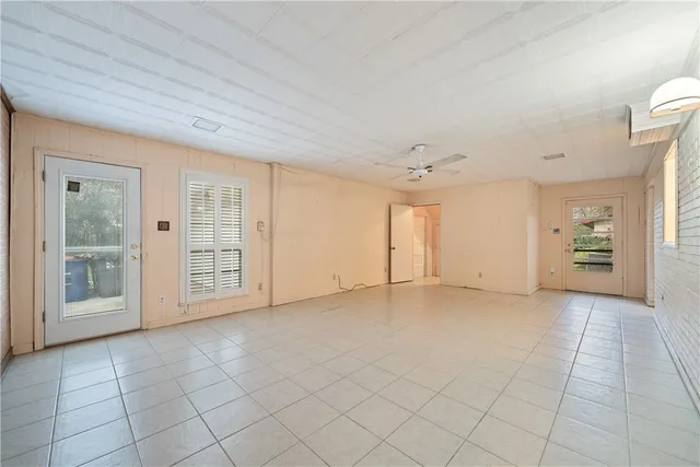 an empty room with windows and pillars in it