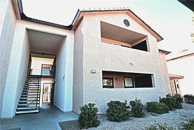 $157,500 | 2451 North Rainbow Boulevard, Unit 1020, Las Vegas, NV 89108