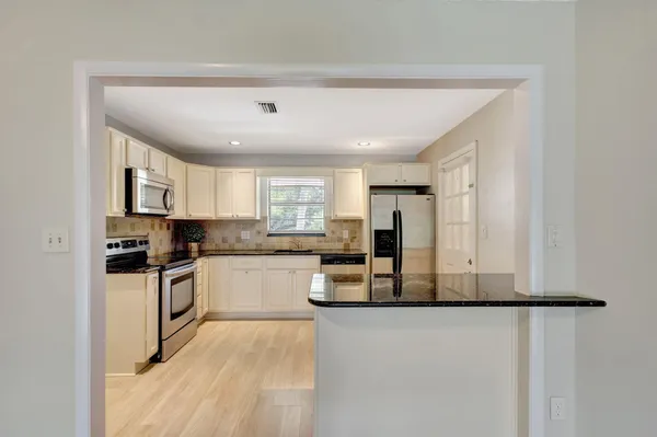 $2,100 | 10789 North Military Trail, Unit 6, Palm Beach Gardens, FL 33410