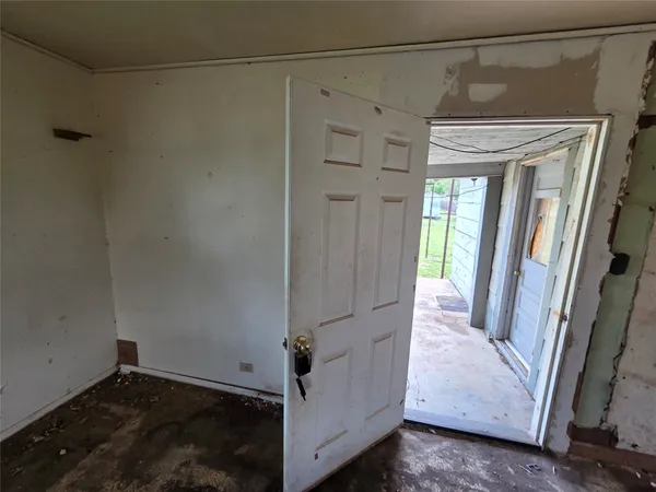 $33,249 | 619 North Dunbar Street, Electra, TX 76360