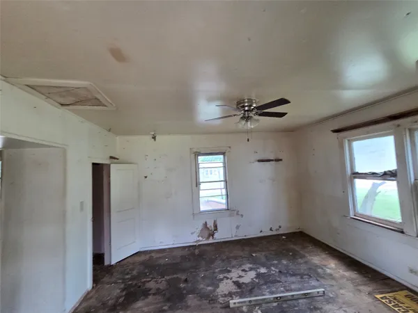 $33,249 | 619 North Dunbar Street, Electra, TX 76360