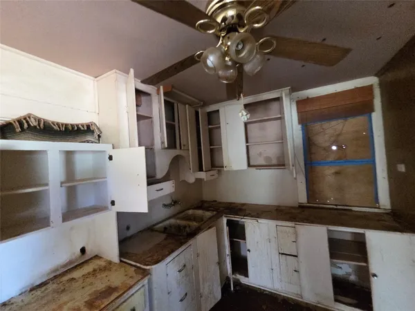 $33,249 | 619 North Dunbar Street, Electra, TX 76360