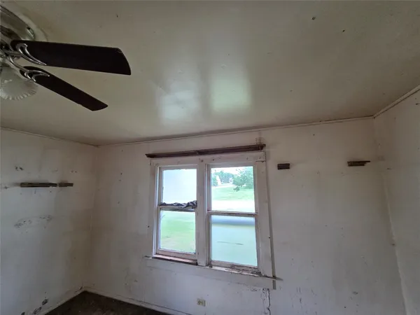 $33,249 | 619 North Dunbar Street, Electra, TX 76360