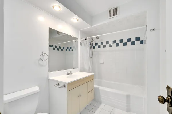 $6,500 | 4 North Vine Street, Hinsdale, IL 60521