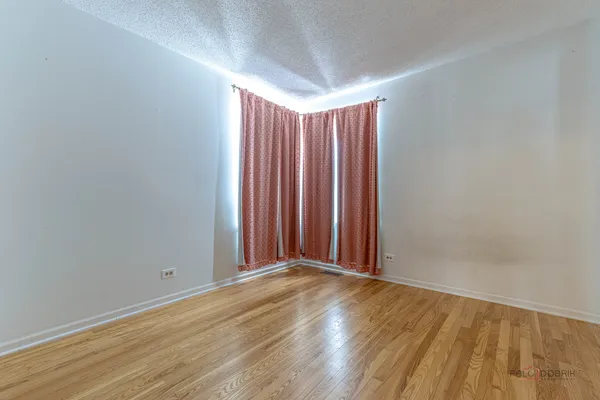 $415,000 | 356 Redwing Drive, Deerfield, IL 60015