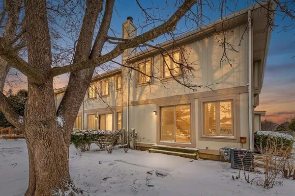 $415,000 | 356 Redwing Drive, Deerfield, IL 60015