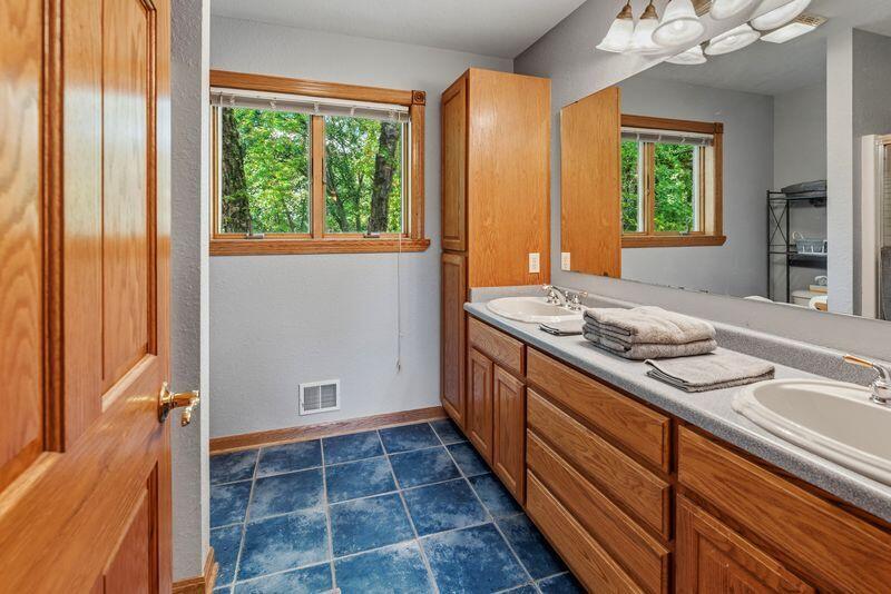 960 South Wayfare Trail Summit, WI 53066 - Photo 28 of 55 upstairs full bath