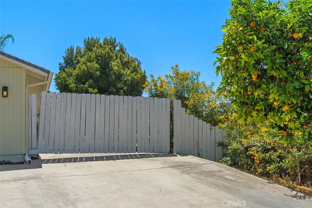 985 North Main Avenue Fallbrook, CA 92028 - Photo 5 of 30
