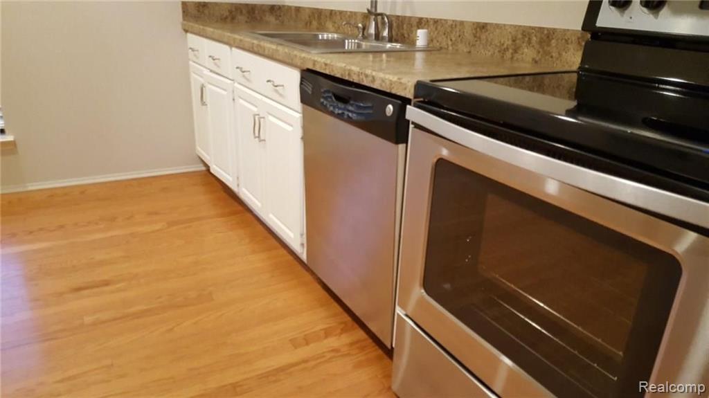 24874 Chalk Farm Road West Warren, MI 48091 - Photo 7 of 25