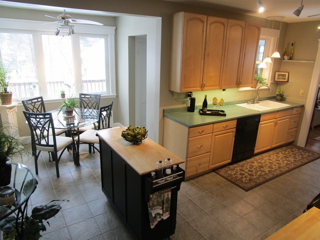 70 Commodore Road Worcester, MA 01602 - Photo 9 of 30 Gallery Image 9