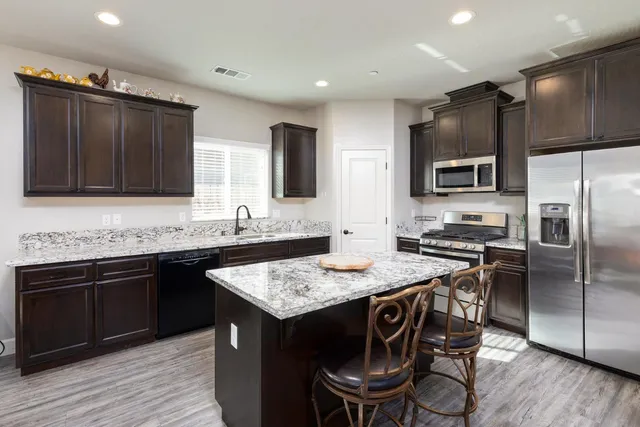 $435,000 | 1374 South Enns Avenue, Reedley, CA 93654