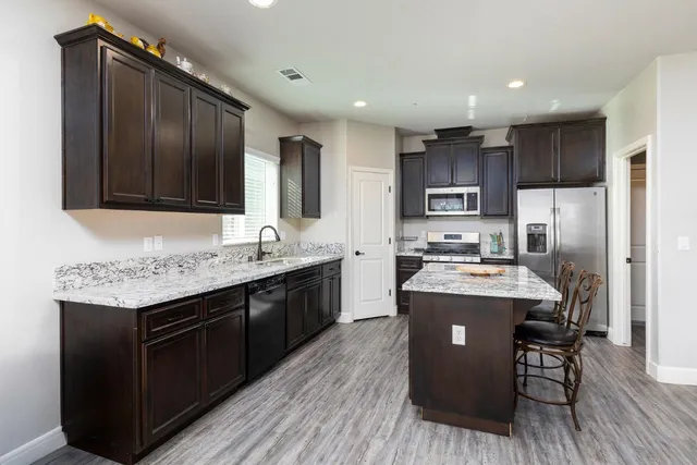 $435,000 | 1374 South Enns Avenue, Reedley, CA 93654