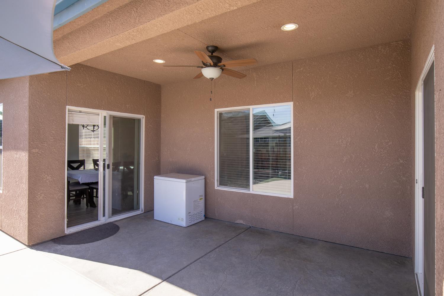 1374 South Enns Avenue Reedley, CA 93654 - Photo 42 of 48 en empty room with windows and ceiling fan