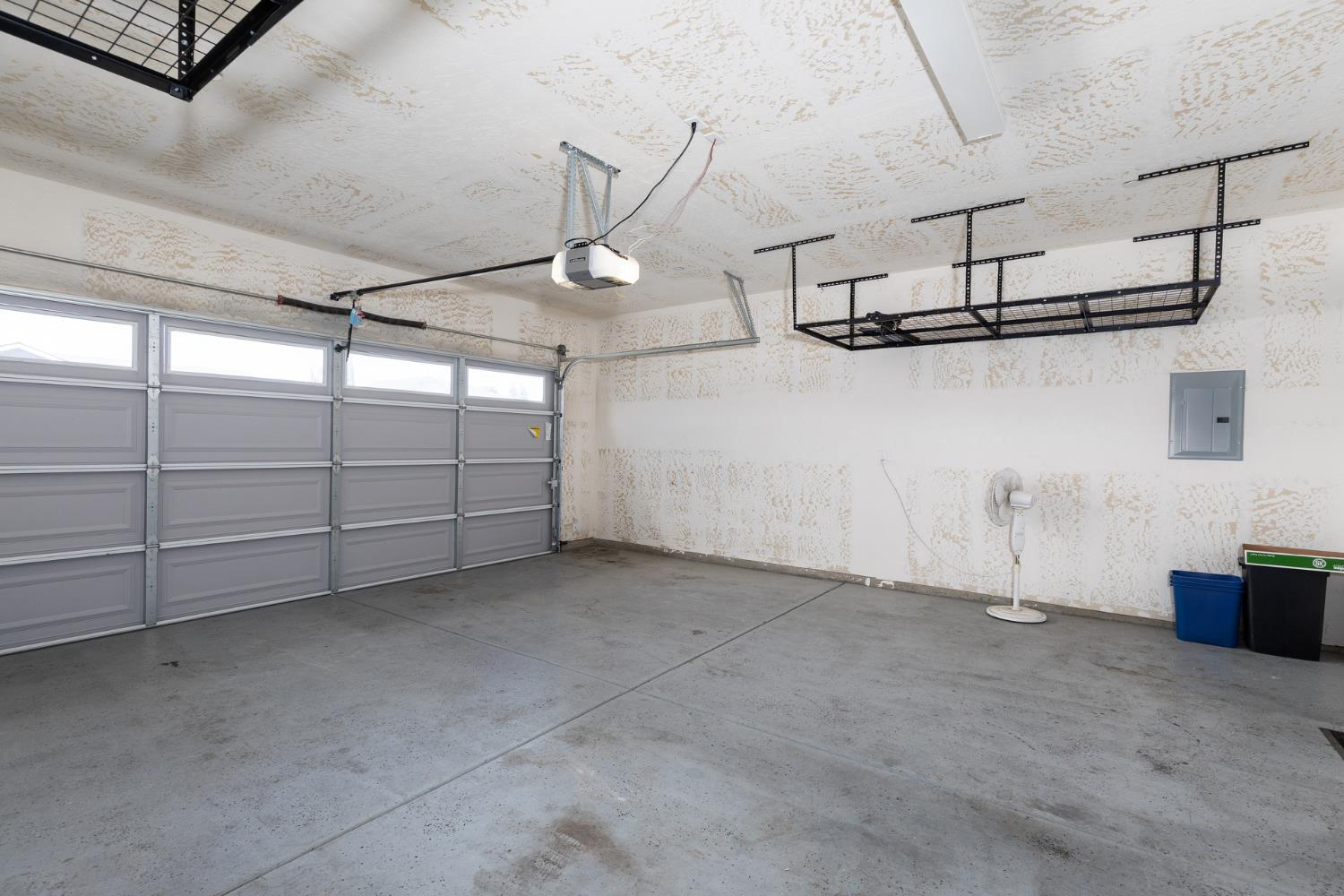 1374 South Enns Avenue Reedley, CA 93654 - Photo 44 of 48 a view of a garage