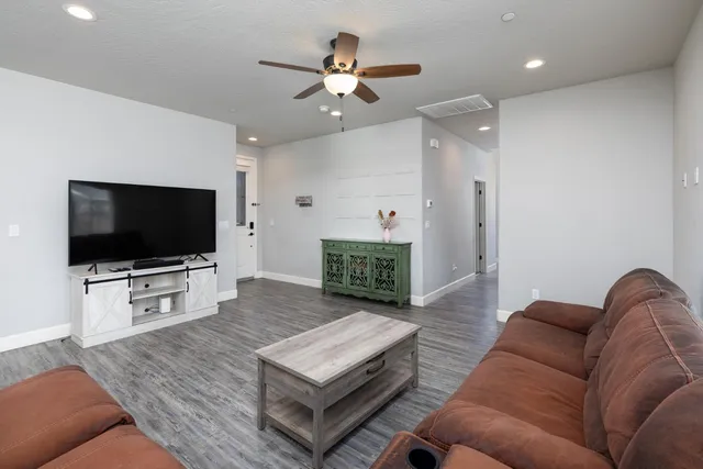 $435,000 | 1374 South Enns Avenue, Reedley, CA 93654