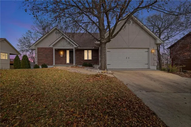 $350,000 | 300 Southwest 25th Street, Oak Grove, MO 64075