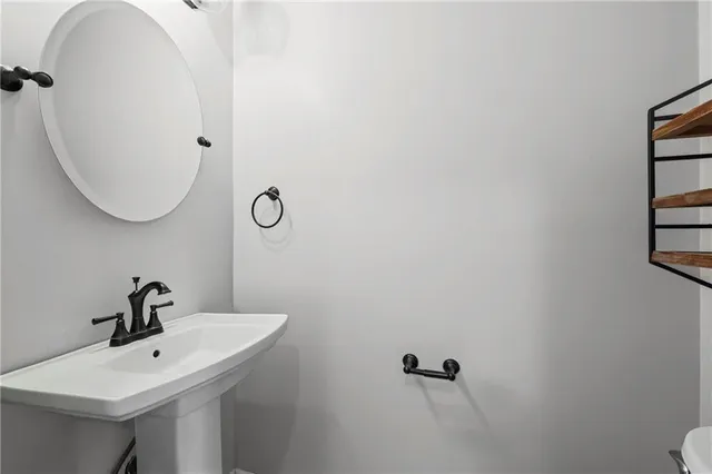 $350,000 | 300 Southwest 25th Street, Oak Grove, MO 64075