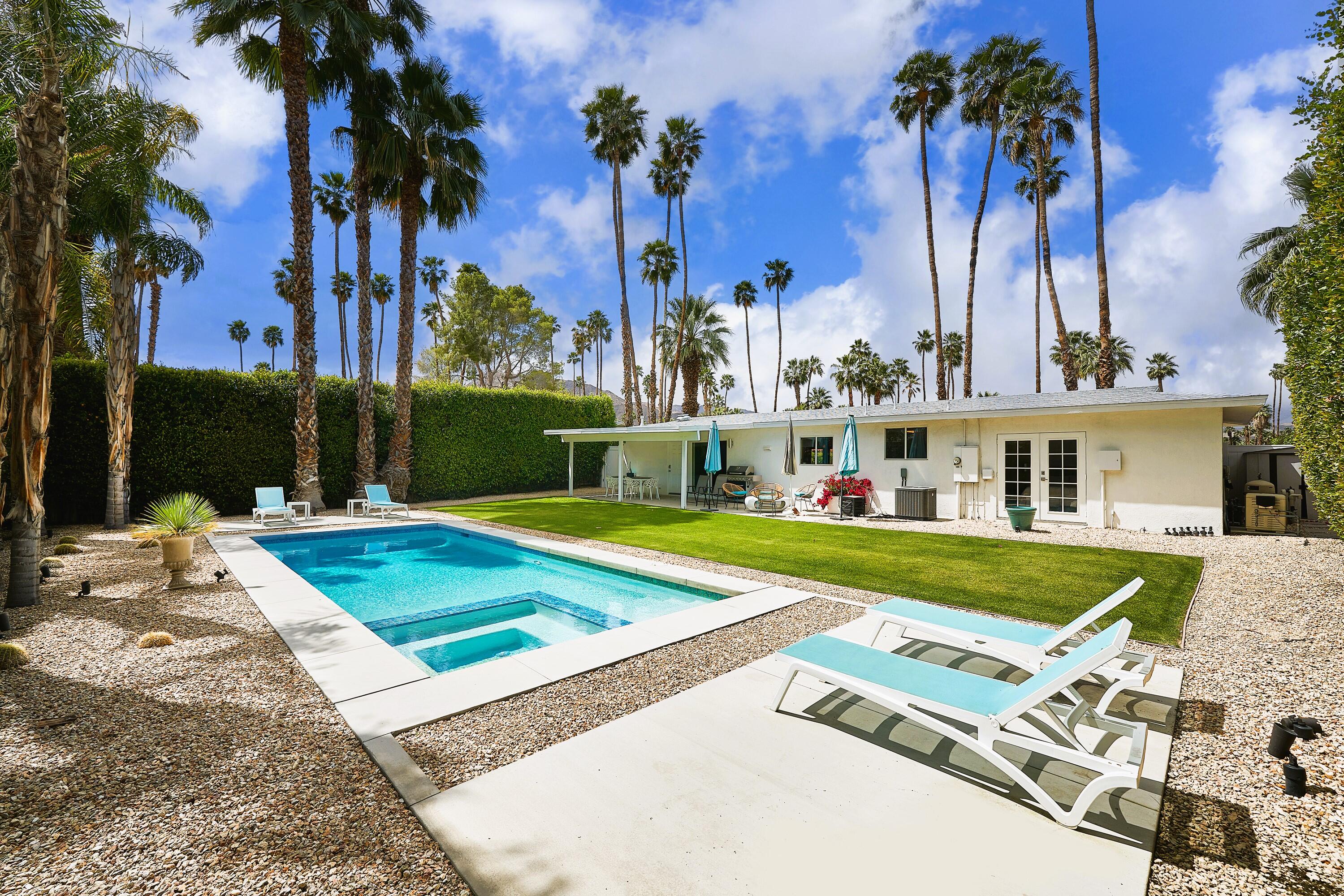 37320 Palmdale Road Rancho Mirage, CA 92270 - Photo 20 of 23 Pool and spa