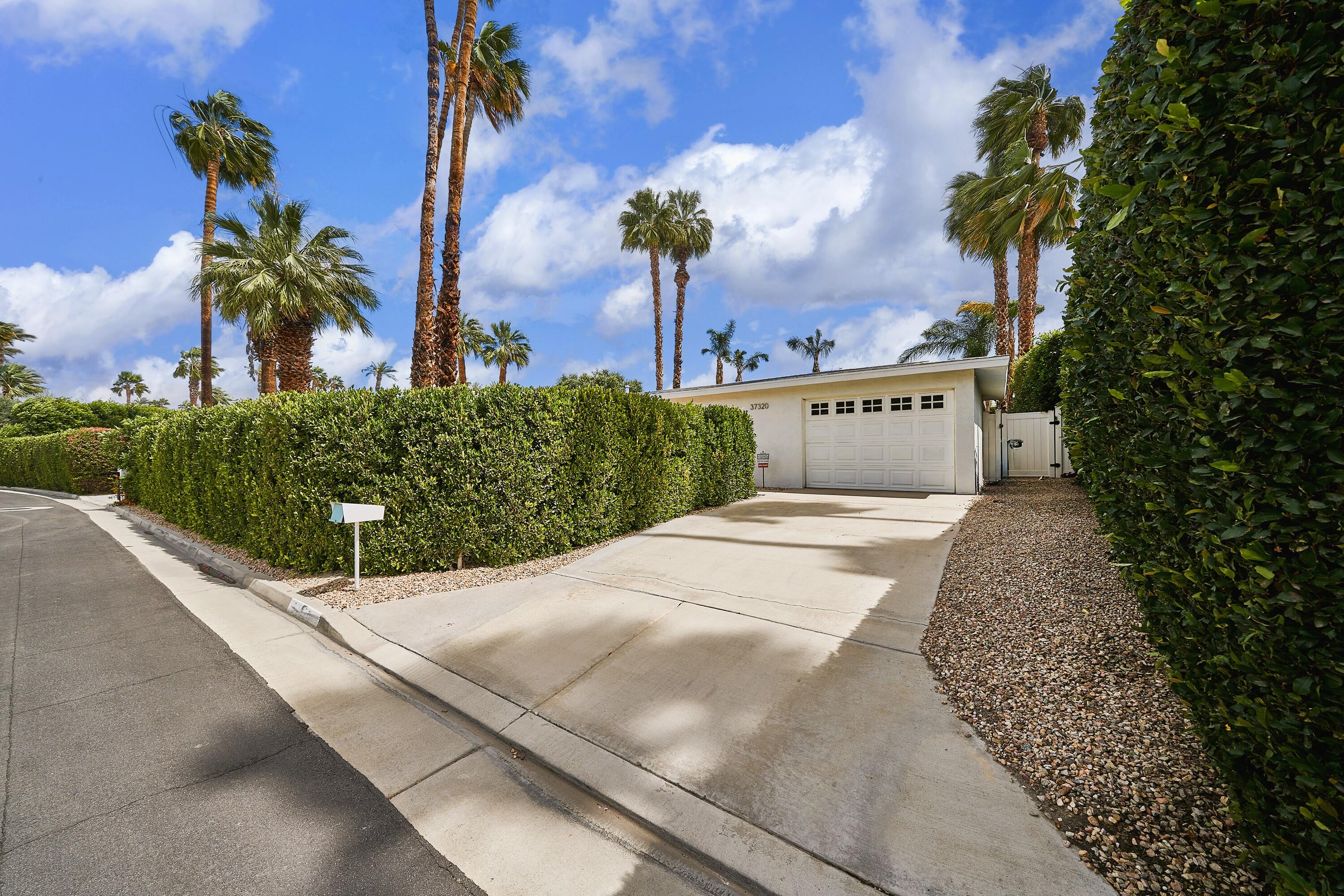 37320 Palmdale Road Rancho Mirage, CA 92270 - Photo 2 of 23 Front exterior