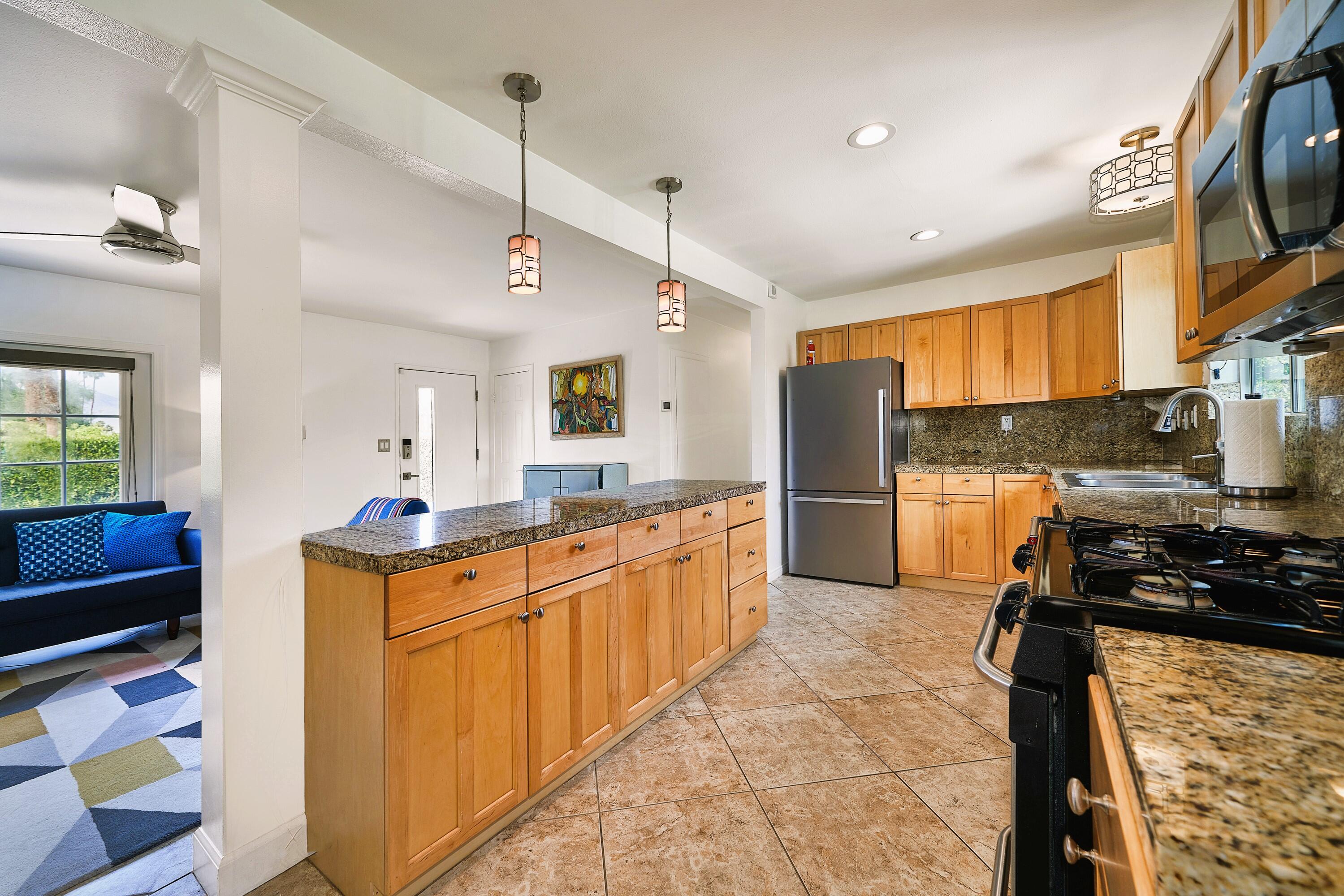 37320 Palmdale Road Rancho Mirage, CA 92270 - Photo 7 of 23 Kitchen