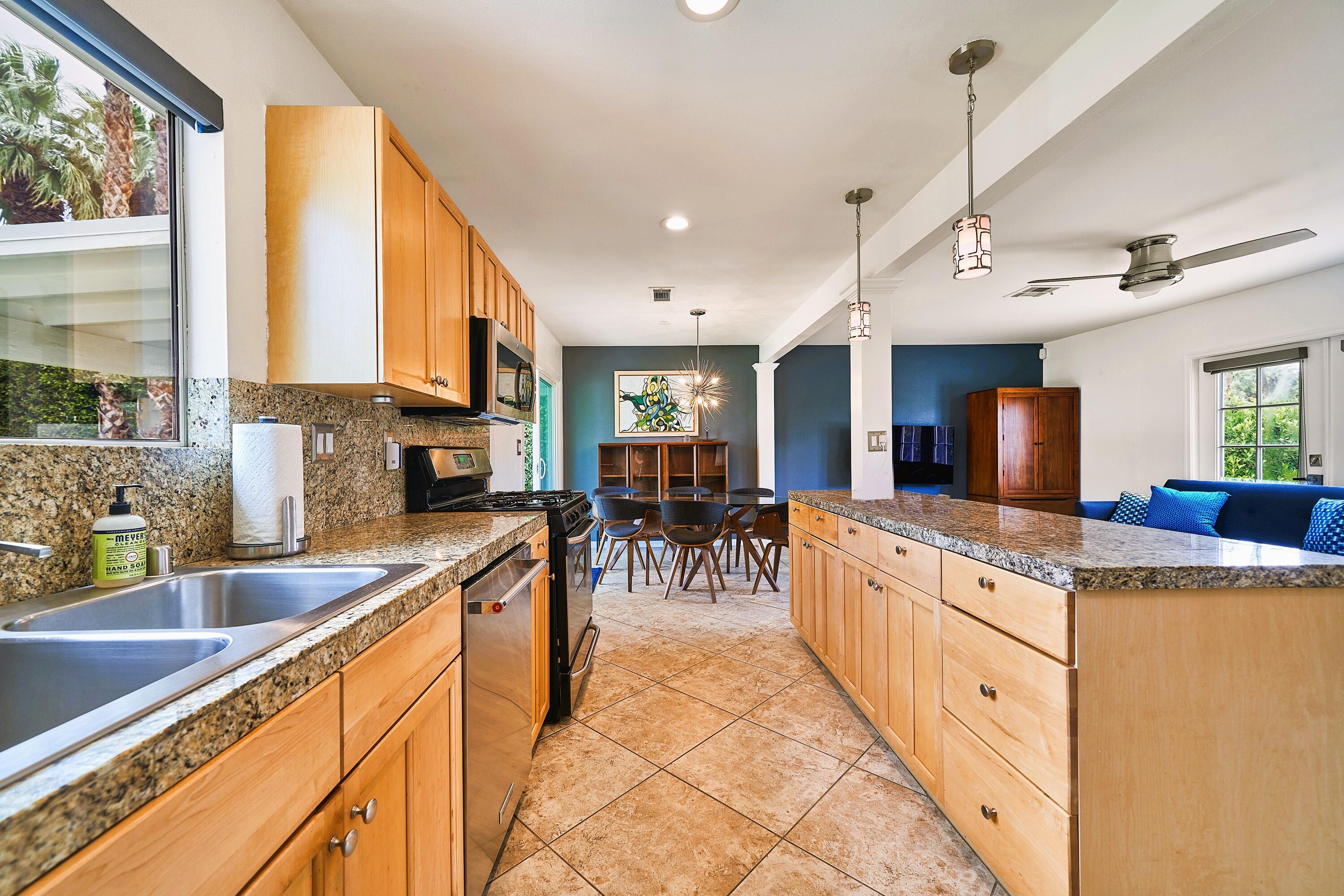 37320 Palmdale Road Rancho Mirage, CA 92270 - Photo 9 of 23 Kitchen