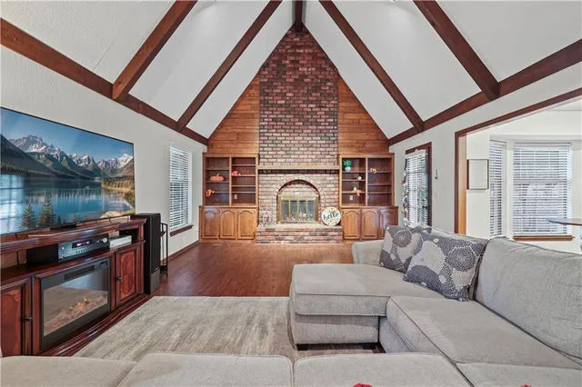 $314,500 | 18701 East 28th Terrace South, Independence, MO 64057