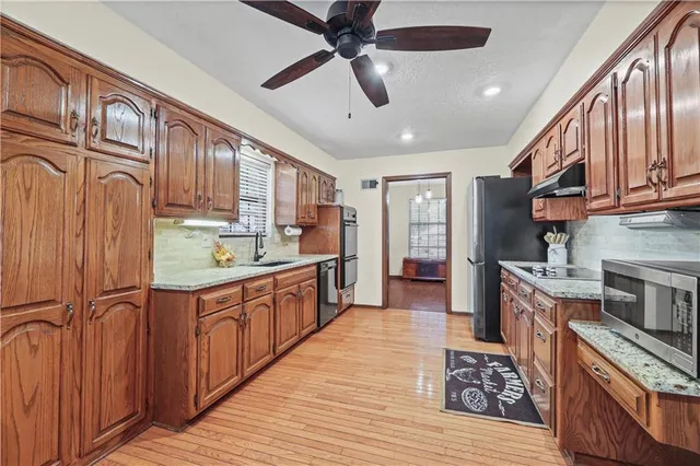 $314,500 | 18701 East 28th Terrace South, Independence, MO 64057