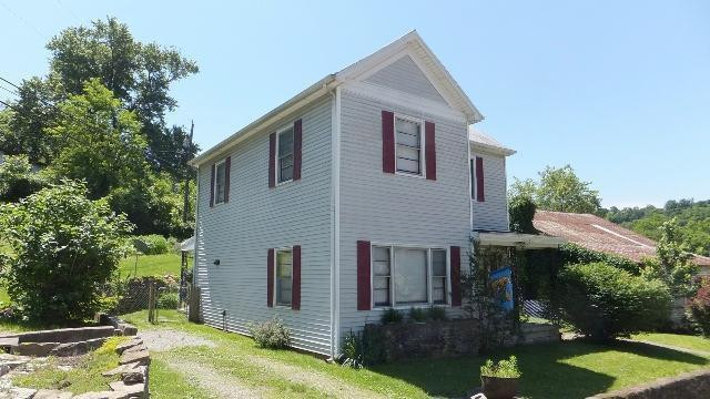 3220 Ford Hampton Road Winchester, KY 40391 - Photo 3 of 54 The front and the left side of the home.