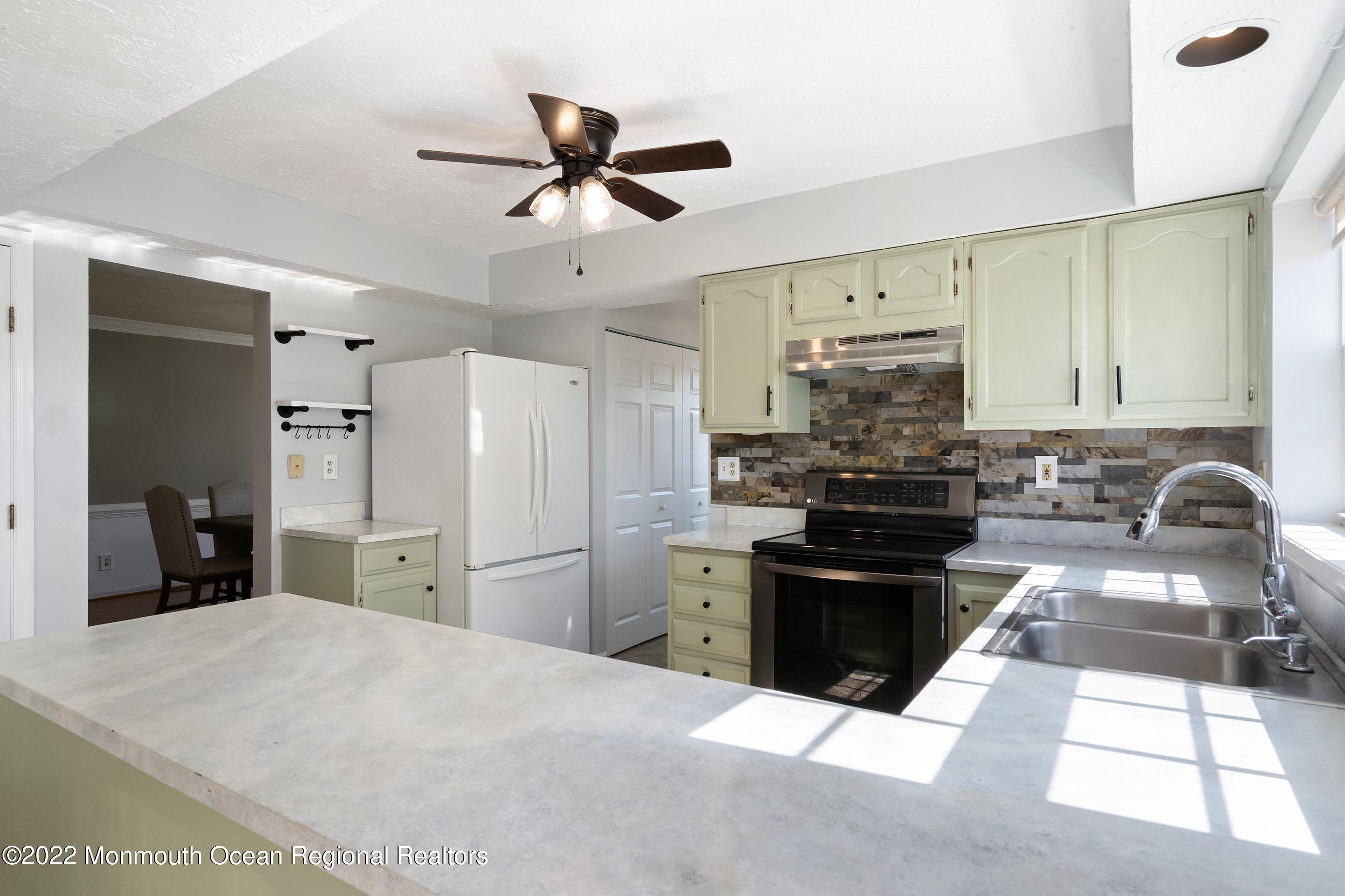 733 Henderson Road Lumberton, NJ 08048 - Photo 19 of 42 Kitchen