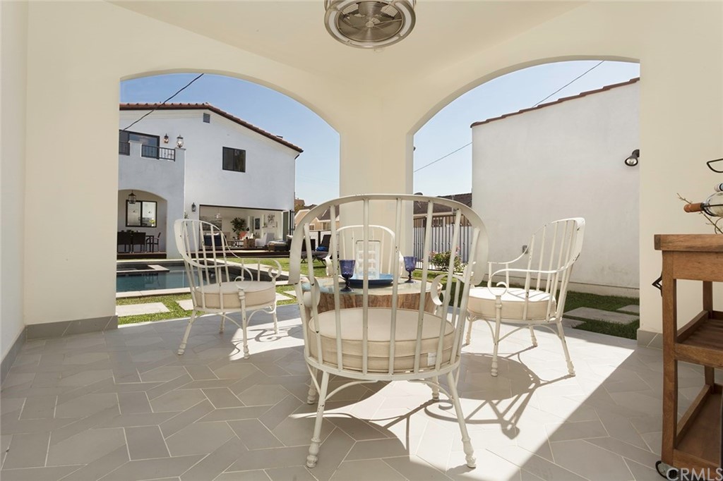 631 North Lucerne Boulevard Los Angeles, CA 90004 - Photo 19 of 21 a view of a dining room with furniture and a rug