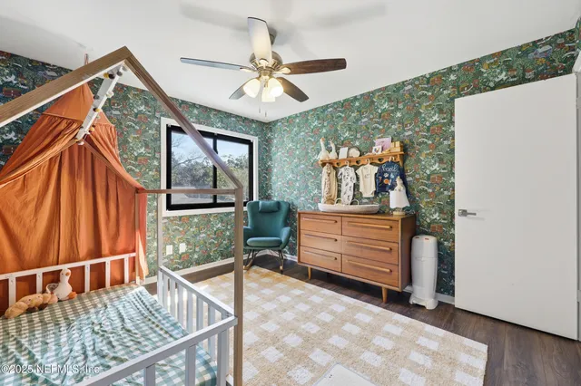a view of room with furniture and a ceiling fan