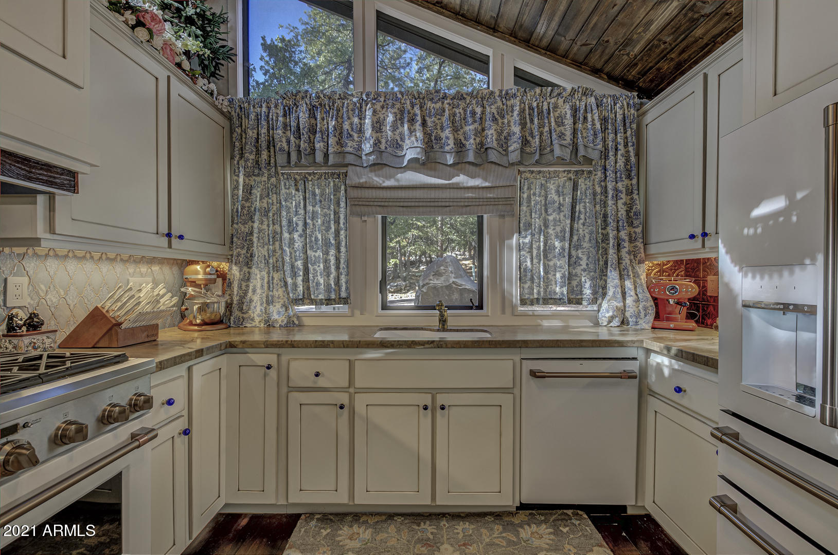5197 Juniper Loop Pine, AZ 85544 - Photo 11 of 30 Kitchen