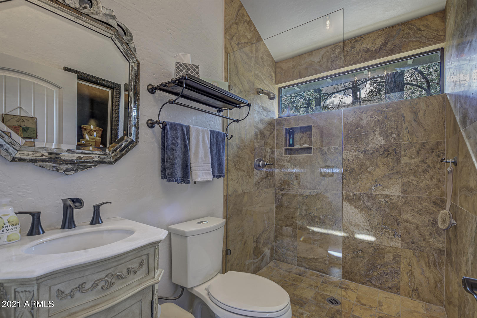 5197 Juniper Loop Pine, AZ 85544 - Photo 19 of 30 Guest bathroom