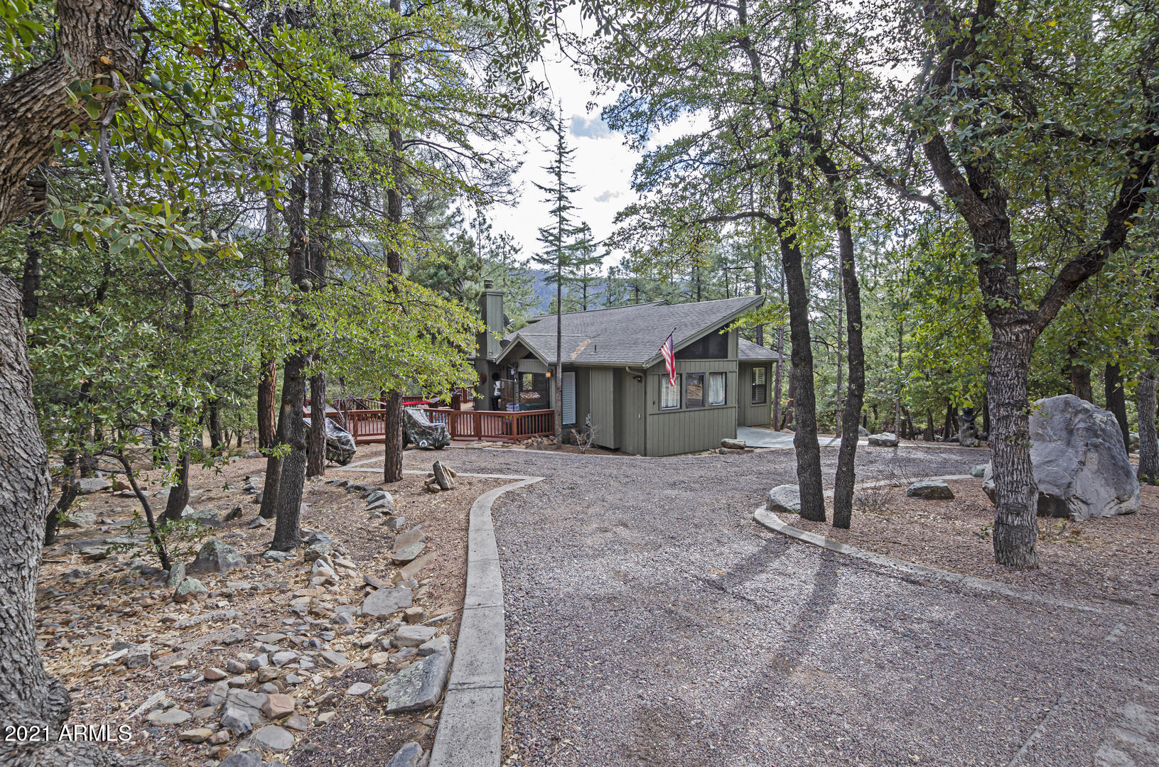 5197 Juniper Loop Pine, AZ 85544 - Photo 28 of 30 Circular driveway & landscaping