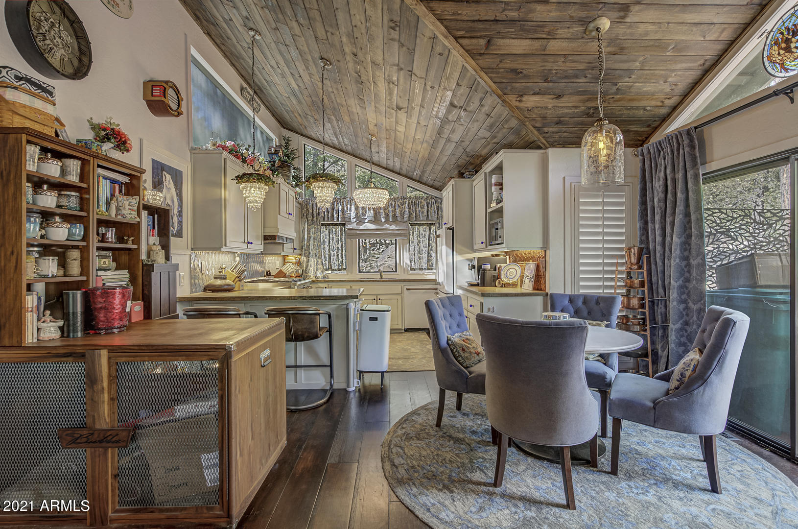 5197 Juniper Loop Pine, AZ 85544 - Photo 9 of 30 Dining area & Kitchen