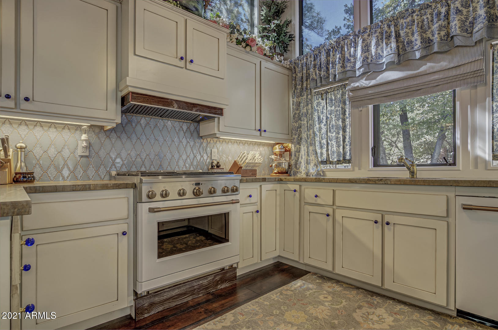 5197 Juniper Loop Pine, AZ 85544 - Photo 10 of 30 Kitchen