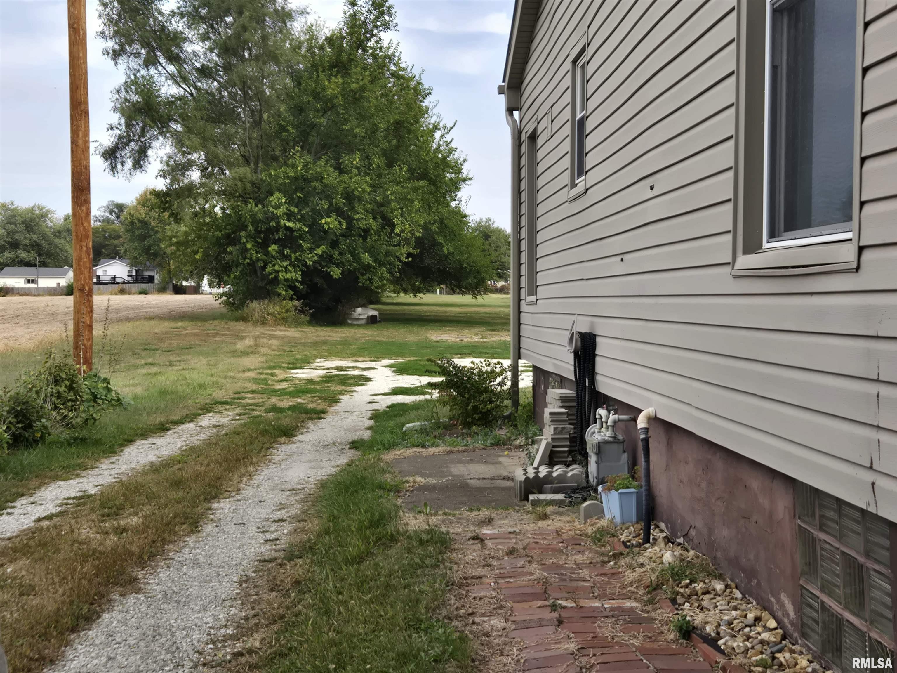 1219 East Walnut Street Canton, IL 61520 - Photo 4 of 14