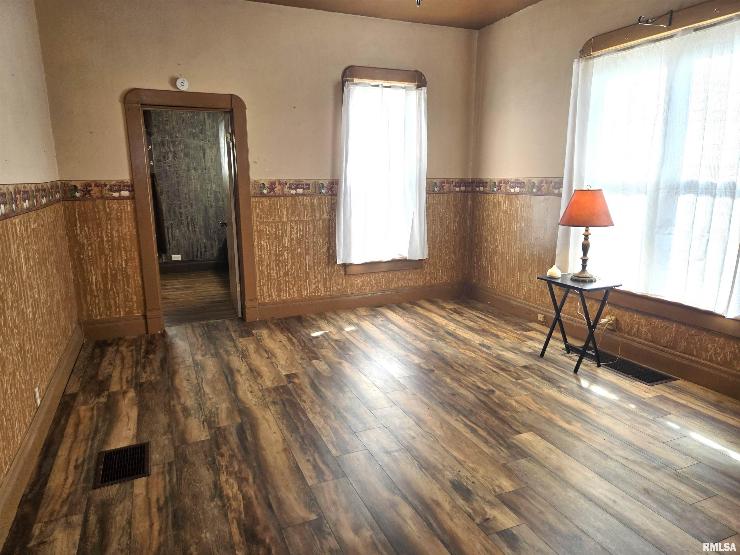 1219 East Walnut Street Canton, IL 61520 - Photo 8 of 14