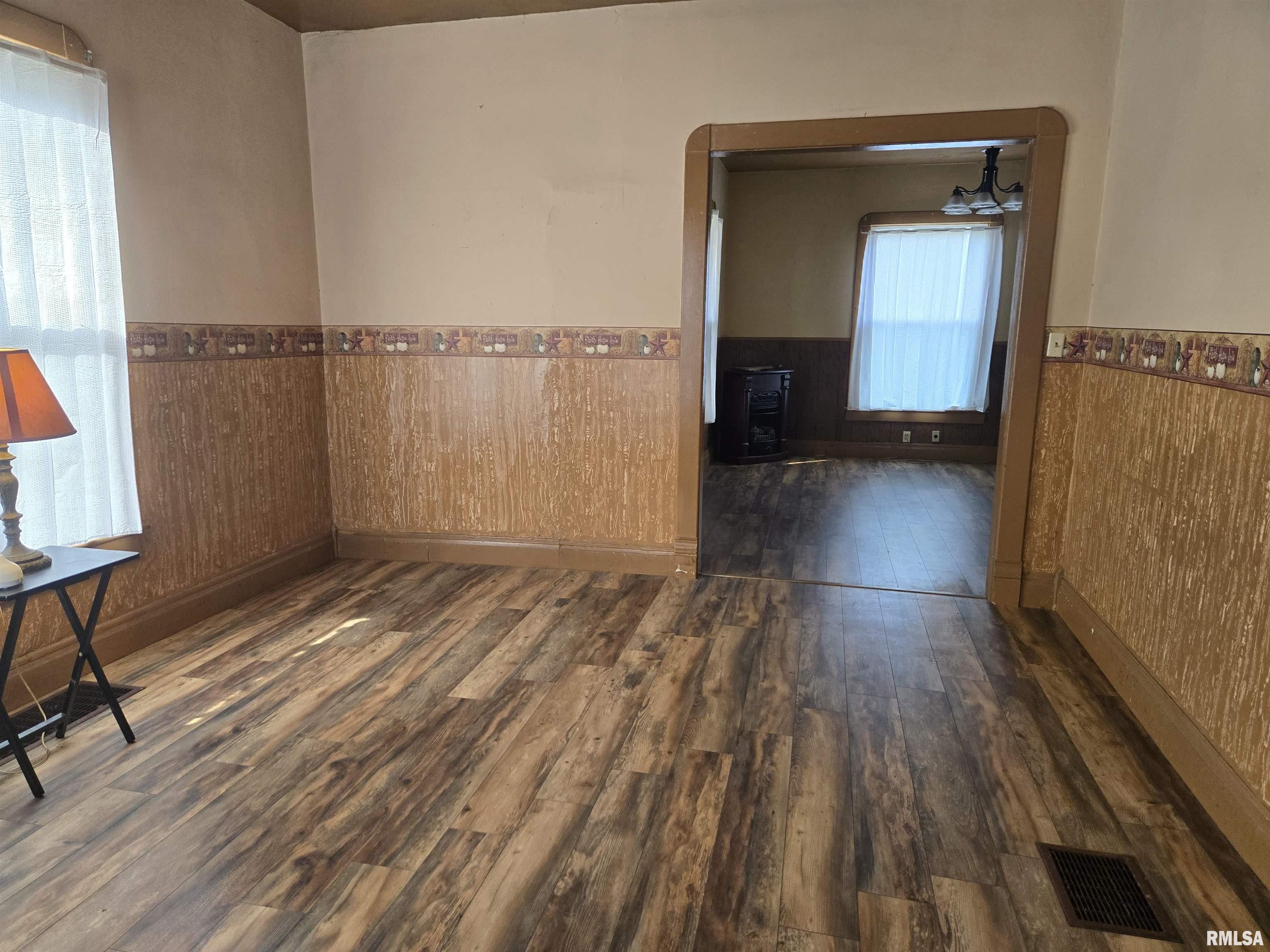 1219 East Walnut Street Canton, IL 61520 - Photo 9 of 14