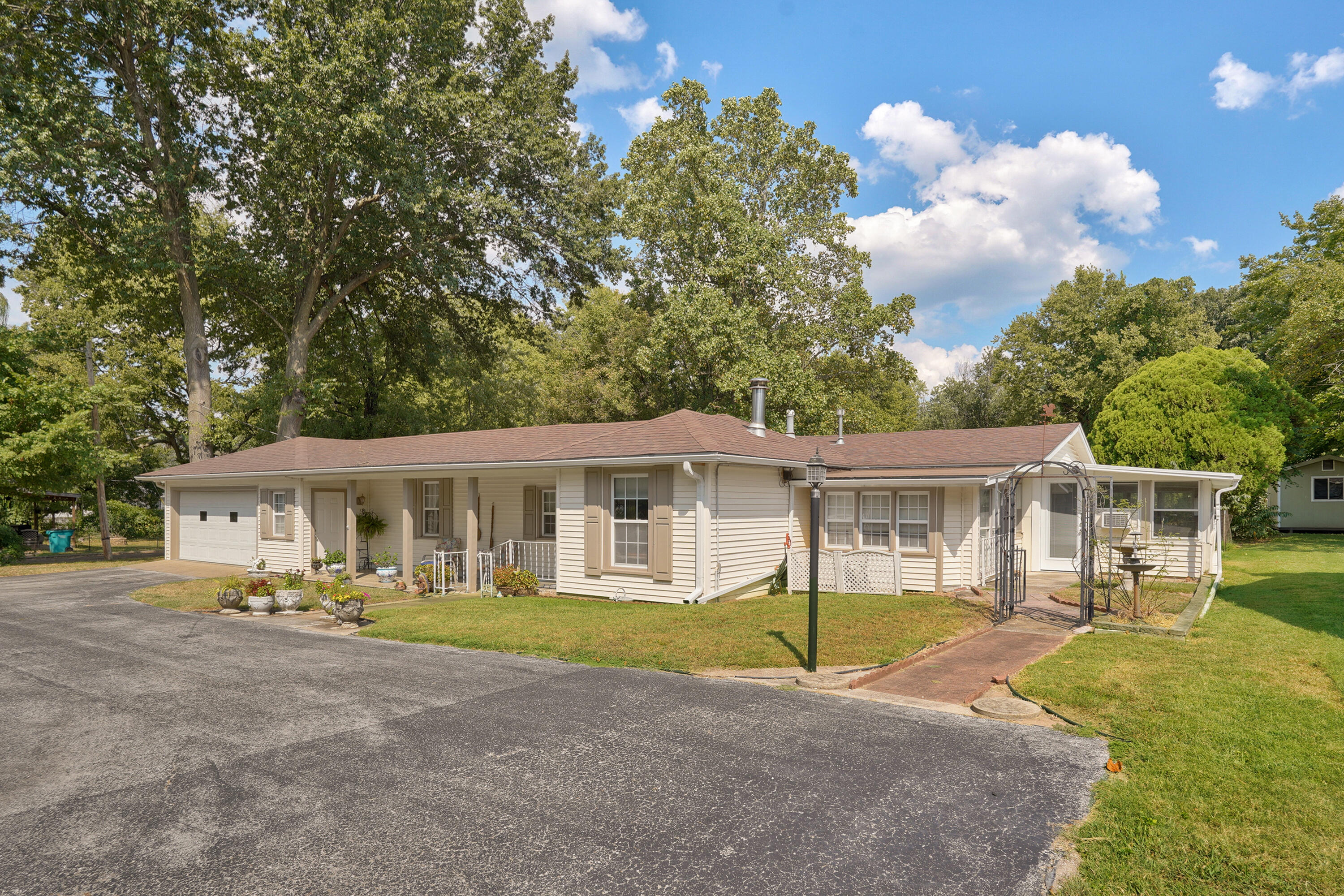 1908 South Holland Avenue Springfield, MO 65807 - Photo 1 of 42 1908 S Holland Ave-39