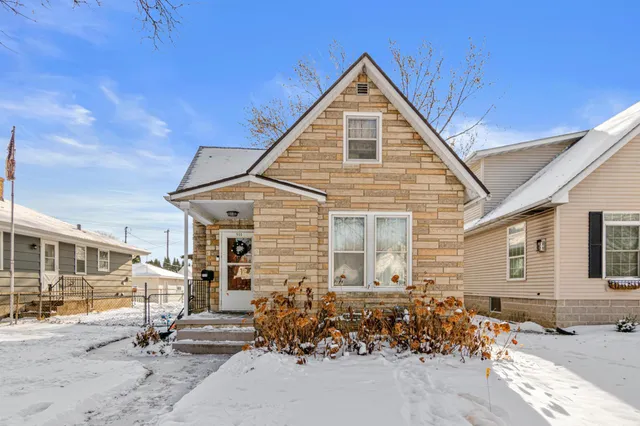 $270,000 | 900 Scheffer Avenue, St. Paul, MN 55102
