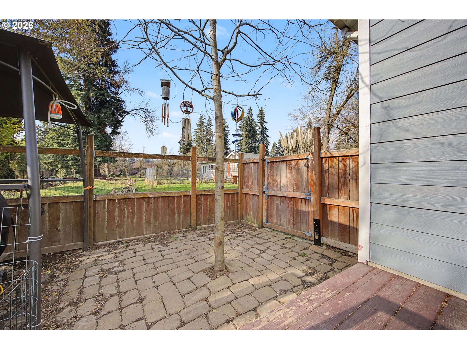 7808 Southeast Roots Road Milwaukie, OR 97267 - Photo 9 of 13 a view of a wrought iron fences